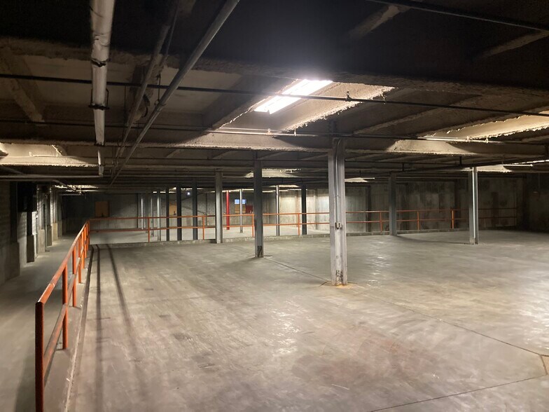 More Photos Of 803 N Oakland St, Gastonia Manufacturing For Lease