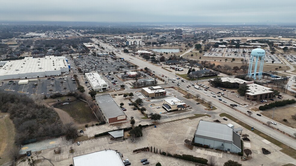 More Photos Of 1856 Precinct Line Rd, Hurst Unknown For Lease