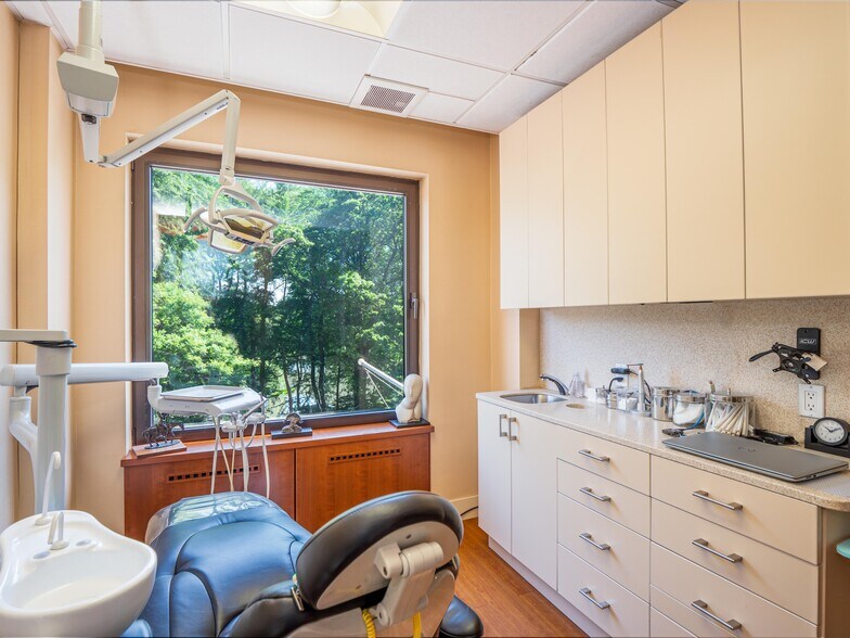 More Photos Of 30 Central Park S, New York Medical For Lease