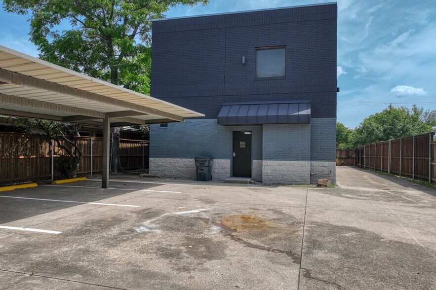 More Photos Of 1717 N Garrett Ave, Dallas Medical For Sale