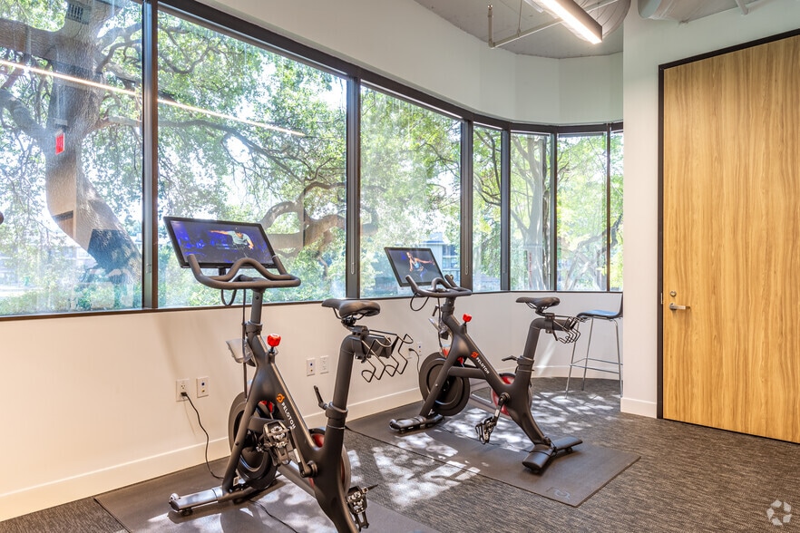 More Photos Of 8140 Walnut Hill Ln, Dallas Office For Lease