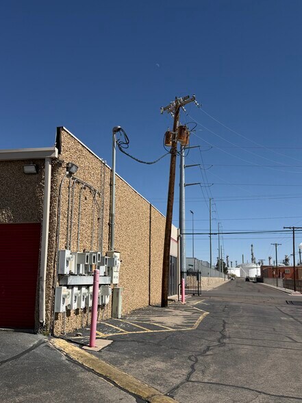 More Photos Of 6000 Welch Ave, El Paso Flex For Sale