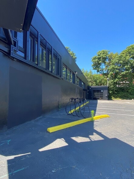 More Photos Of 5035 SE McLoughlin Blvd, Portland Storefront Retail Office For Sale