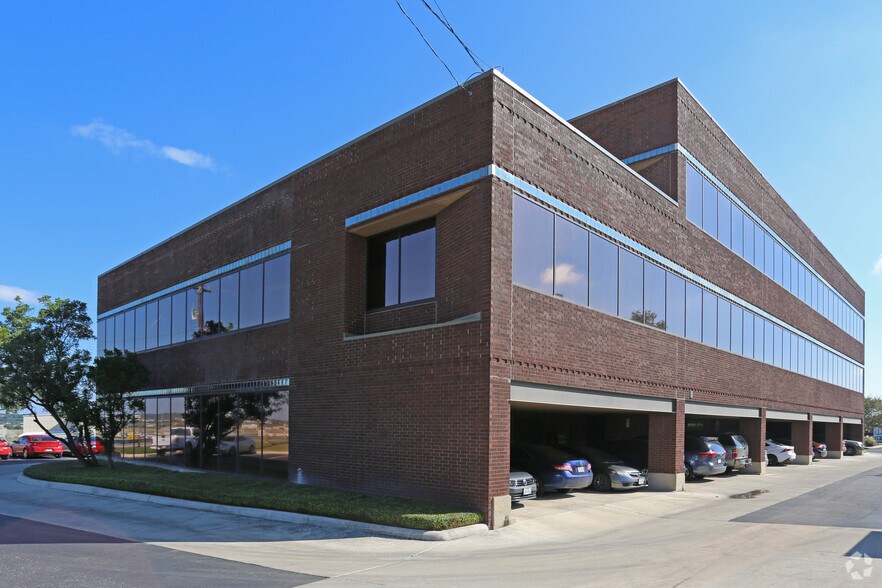 More Photos Of 100 Sandau Rd, San Antonio Office For Lease