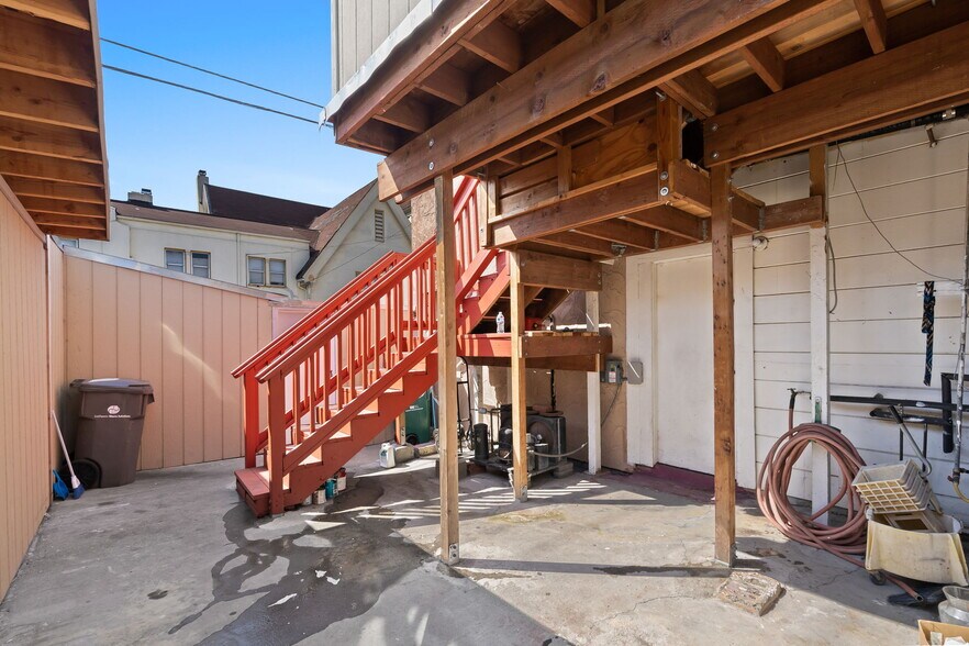 More Photos Of 1049 55th St, Emeryville Storefront Retail Residential For Sale