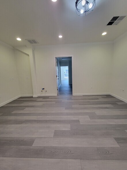 More Photos Of 953 Washington St, San Carlos Warehouse For Lease