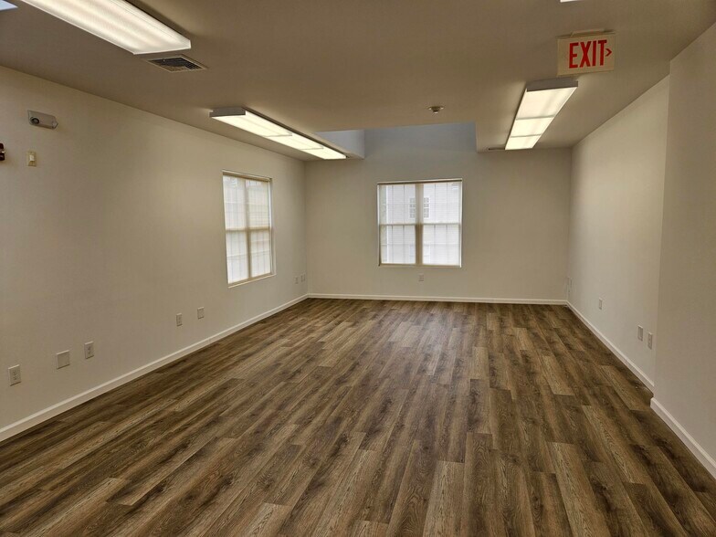 More Photos Of 5 Walter E Foran Blvd, Flemington Medical For Lease