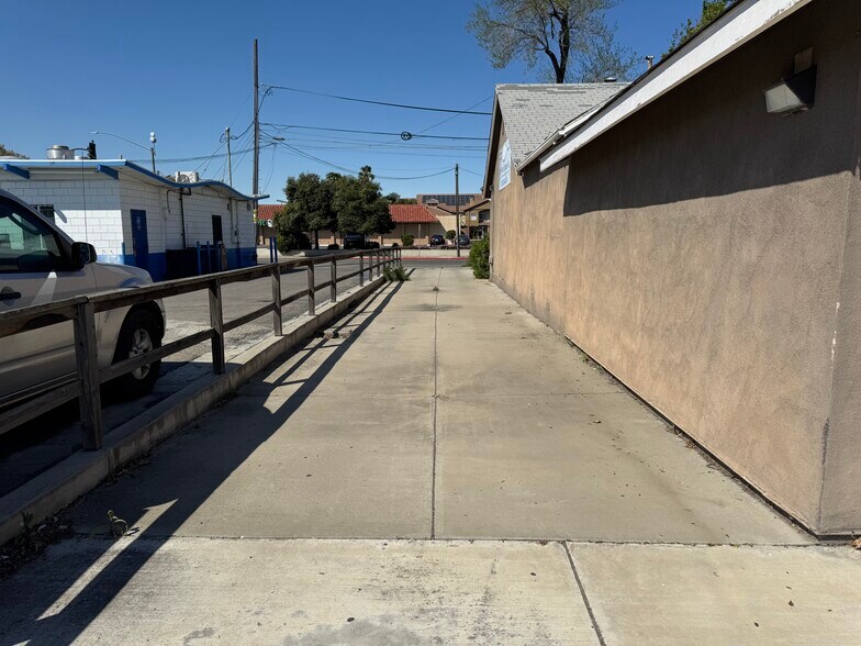 More Photos Of 1272 4th St, Los Banos Office For Lease