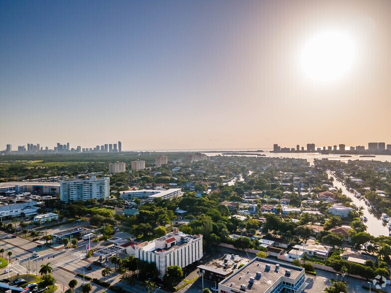 More Photos Of 12955 Biscayne Blvd, North Miami Office For Lease