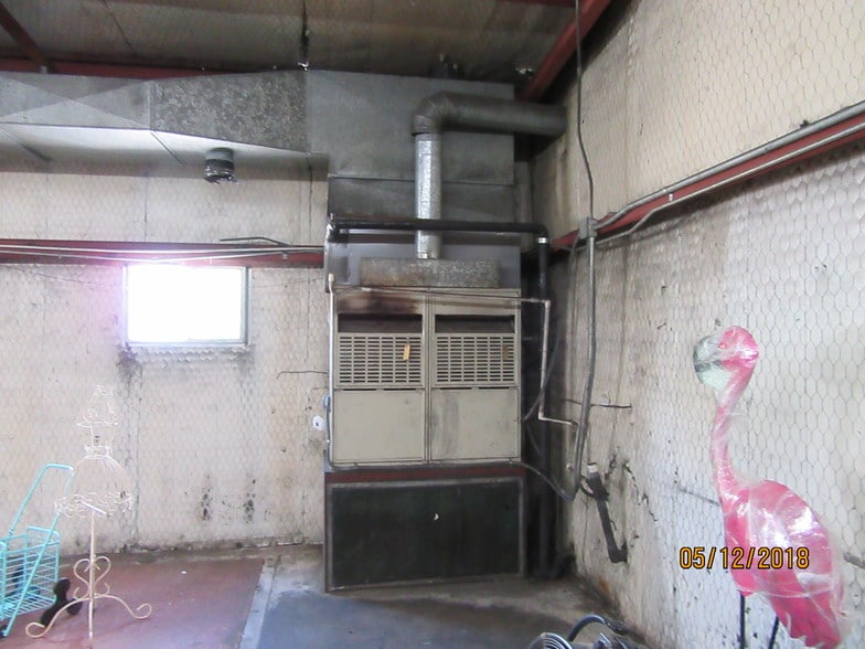 More Photos Of 205 NE Loop 230, Smithville Warehouse For Lease