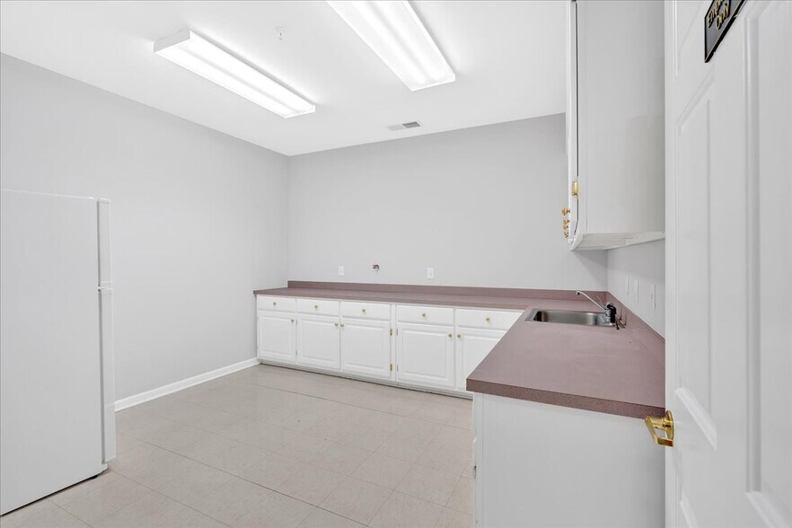 More Photos Of 707 Whitlock Ave SW, Marietta Medical For Sale