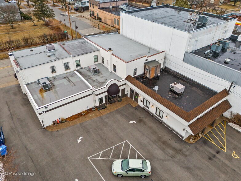 More Photos Of 2109-2119 Green Bay Rd, Highland Park Storefront Retail Residential For Sale