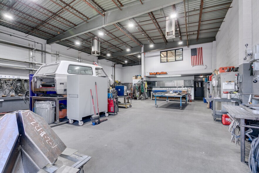 More Photos Of 3850 Pioneer Ave, Las Vegas Showroom For Sale