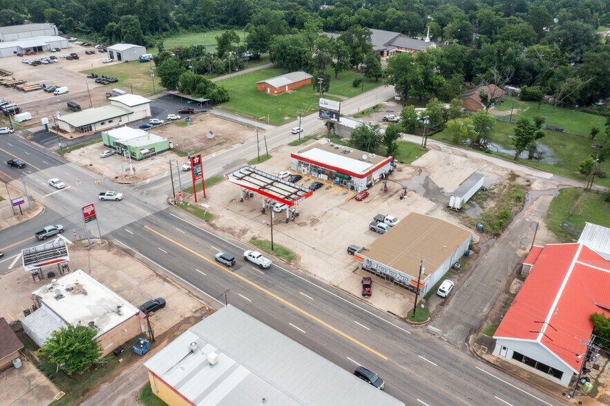 More Photos Of 105 S Marcus St, Alto Storefront For Sale