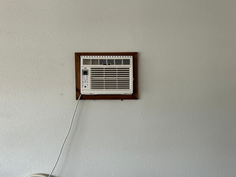 More Photos Of 6421 State Highway 31 E, Murchison Storefront For Sale