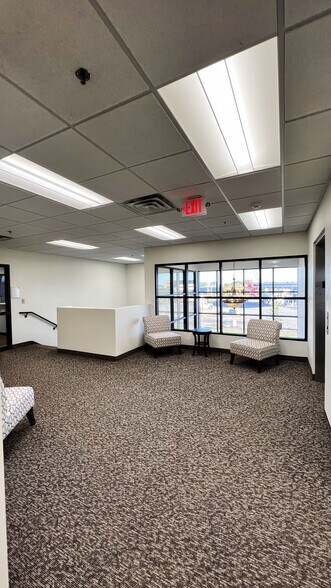 More Photos Of 2850 Cutters Grove Ave, Anoka Office For Lease