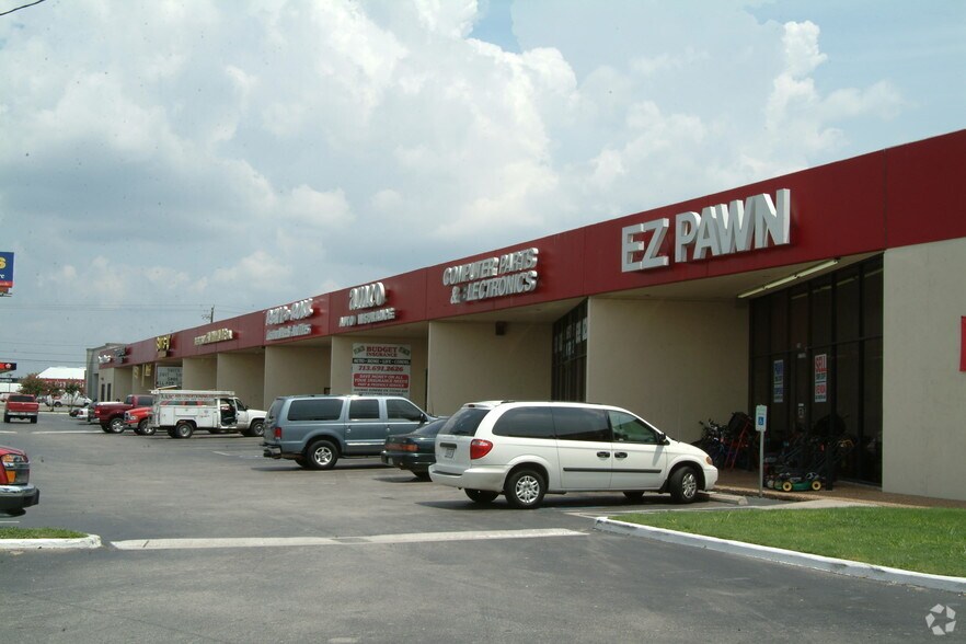 More Photos Of 7000 North Fwy, Houston Storefront For Lease