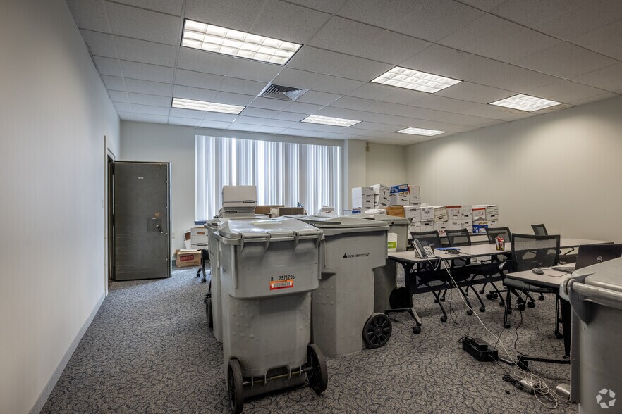 More Photos Of 380 Berry St, Woodbridge Office For Sale