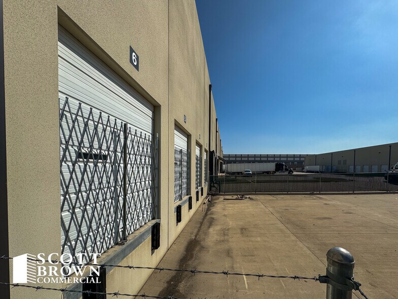 More Photos Of 1550 N Western Blvd, Denton Warehouse For Lease