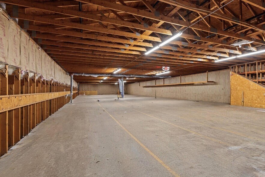 More Photos Of 598 Wood Ave, Woonsocket Freestanding For Lease