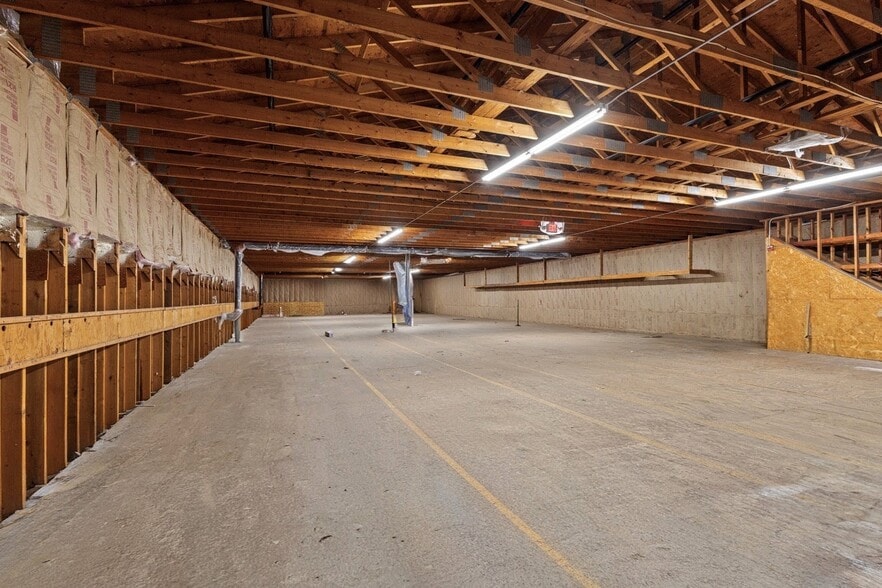 More Photos Of 598 Wood Ave, Woonsocket Freestanding For Lease