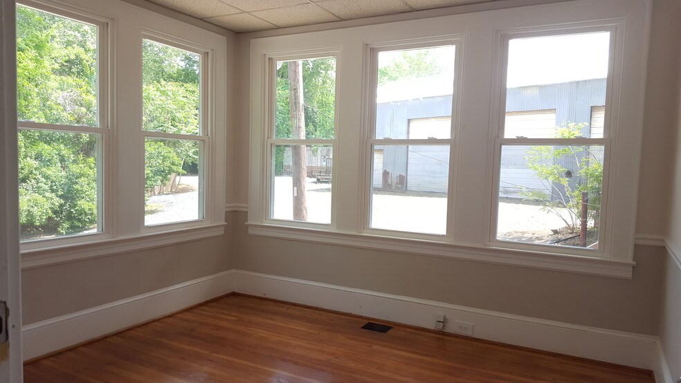 More Photos Of 3521 Monroe Rd, Charlotte Showroom For Lease