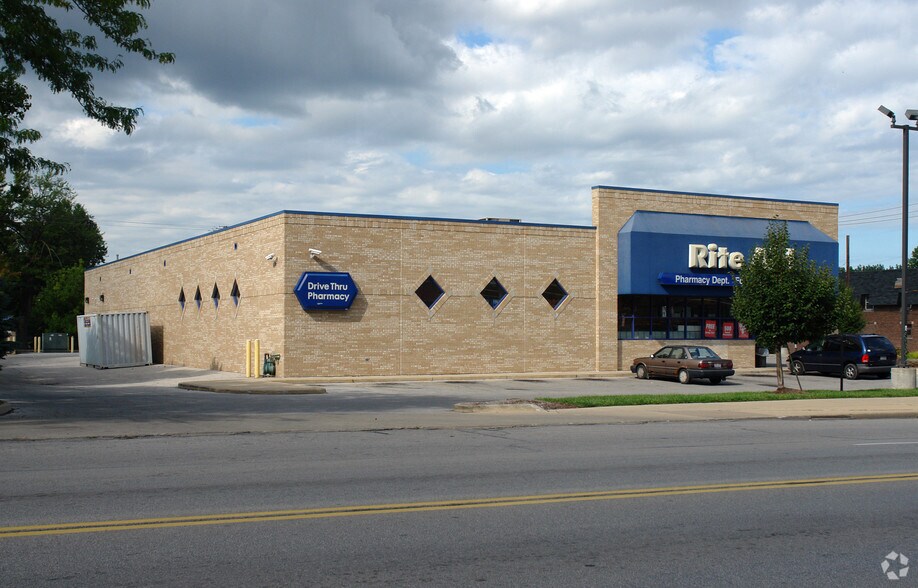 Primary Photo Of 210 Main St, Toledo Drugstore For Lease