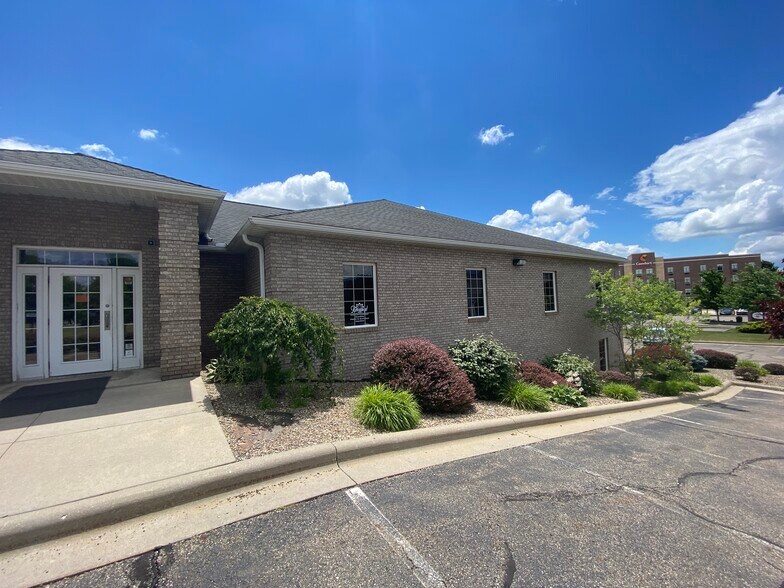 More Photos Of 909 Dover Rd, Wooster Office Residential For Lease