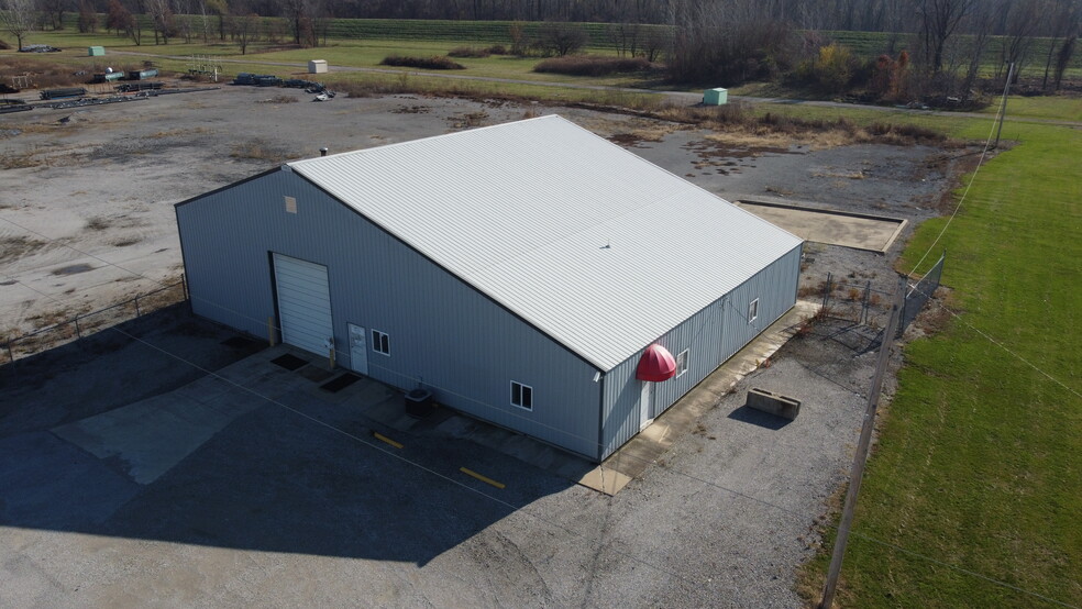 Primary Photo Of 2324 Kearbey Ln, South Roxana Truck Terminal For Lease
