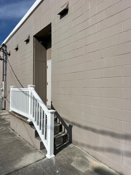More Photos Of 1305 Arendell, Morehead City Storefront Retail Office For Lease