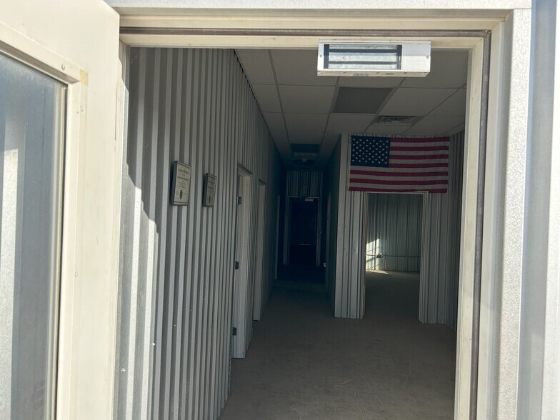 More Photos Of 2086 Oil Mill Rd, Pecos Warehouse For Lease