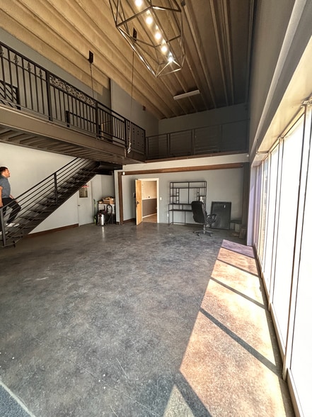 More Photos Of 122 Navajo St, Salt Lake City Manufacturing For Lease