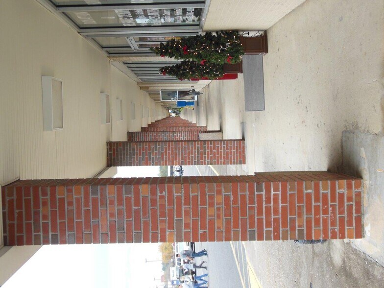 More Photos Of 1622-1699 Douglas Ave, Brewton Storefront For Lease