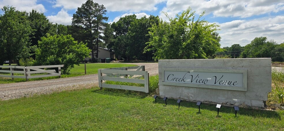 Primary Photo Of 18351 Creekview Rd, Sanger Specialty For Sale