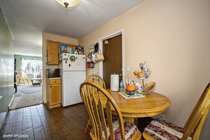More Photos Of 1747 W Chariot Ct, Mount Prospect Apartments For Sale