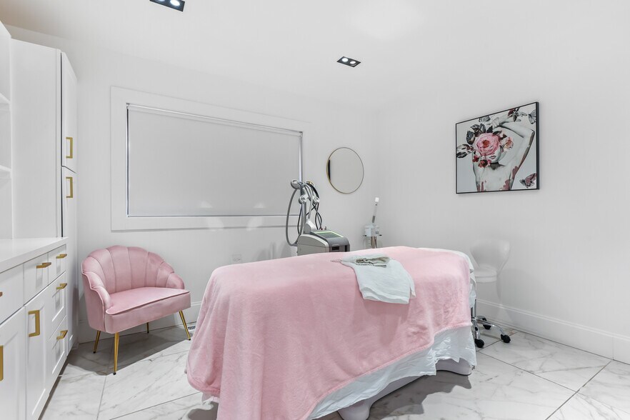 More Photos Of 4150 SW 110th Ave, Beaverton Office For Sale