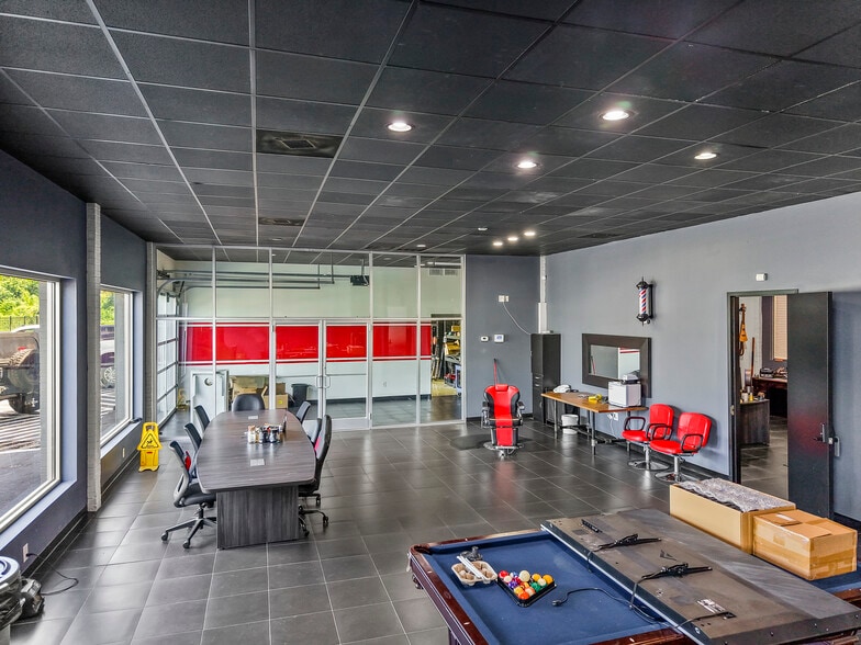More Photos Of 4827 Gate City Blvd, Greensboro Showroom For Sale
