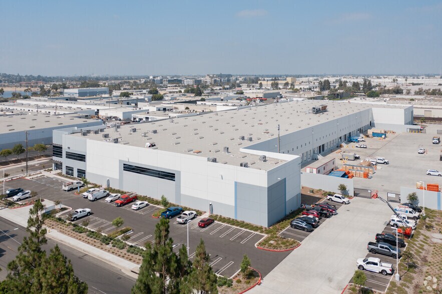 More Photos Of 1215 N Van Buren St, Anaheim Warehouse For Lease