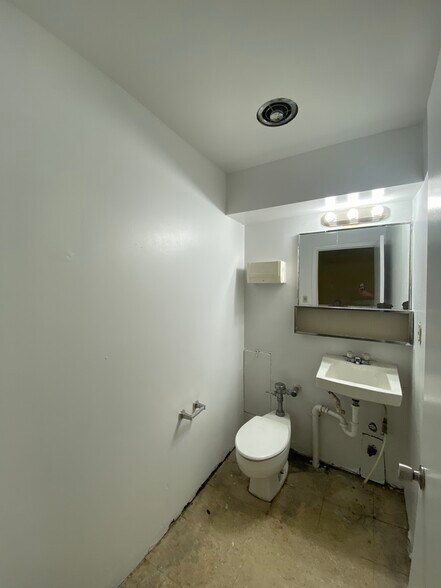 More Photos Of 224 E 2nd St, Calexico Storefront For Lease