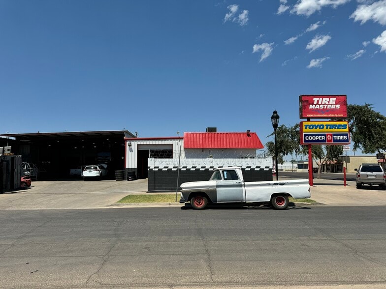 More Photos Of 6001 W Glendale Ave, Glendale Auto Repair For Sale