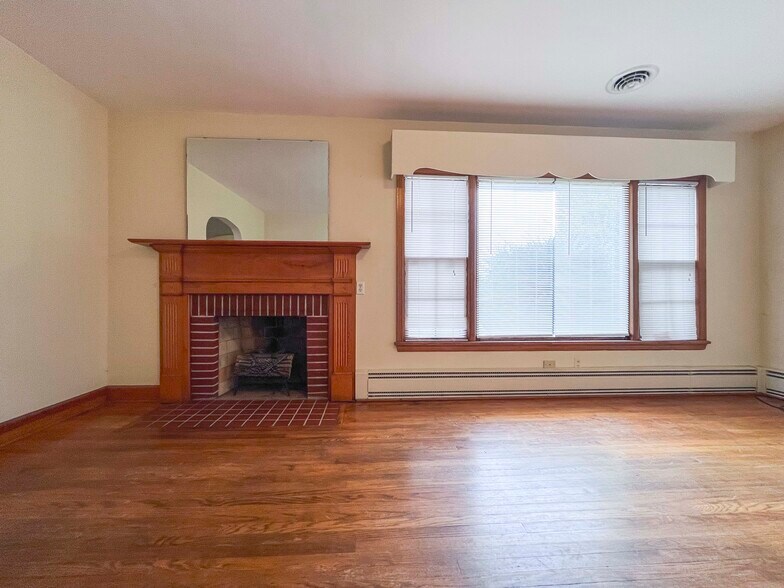 More Photos Of 1001 E Lynchburg Salem Tpke, Bedford Office For Sale