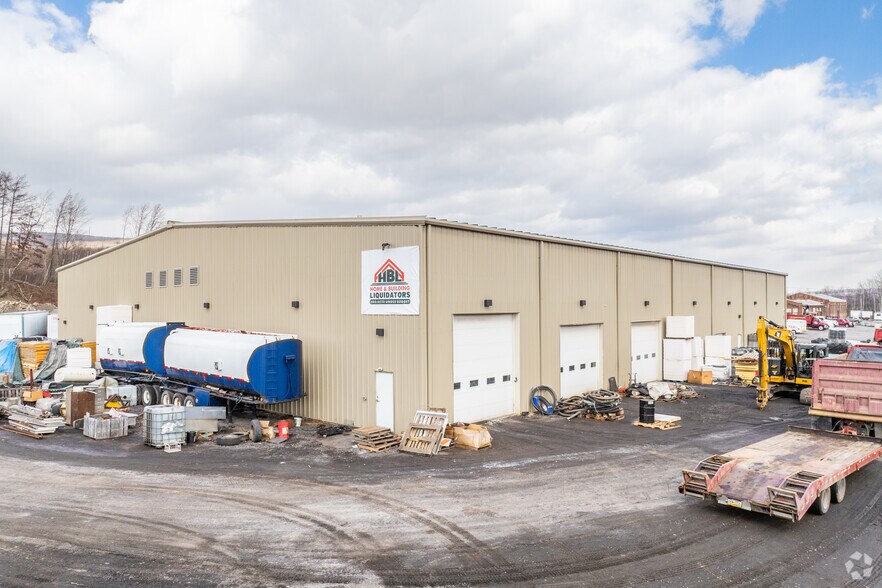 More Photos Of 347 Rear Main, Dickson City Warehouse For Lease