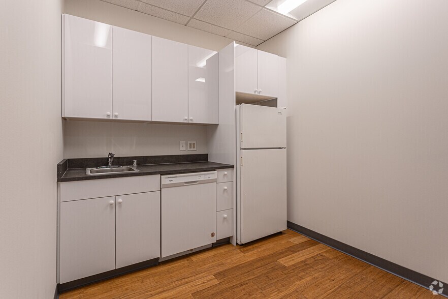 More Photos Of 2320 130th Ave NE, Bellevue Office For Lease