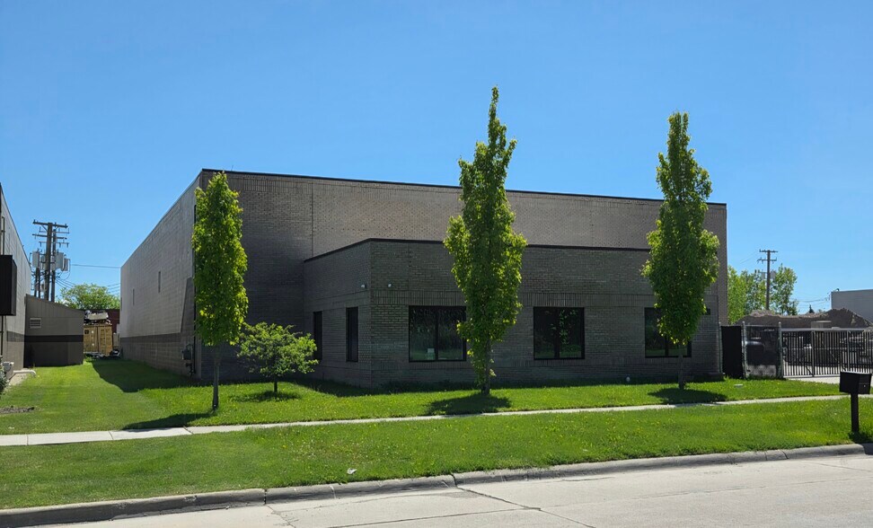 More Photos Of 33620 Lipke St, Clinton Township Manufacturing For Sale