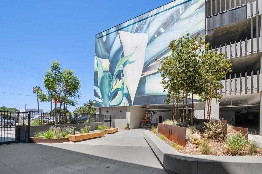 More Photos Of 2922 Crenshaw Blvd, Los Angeles Office For Lease