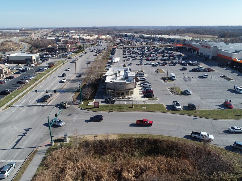 More Photos Of 800 NE Coronado Dr, Blue Springs Restaurant For Lease