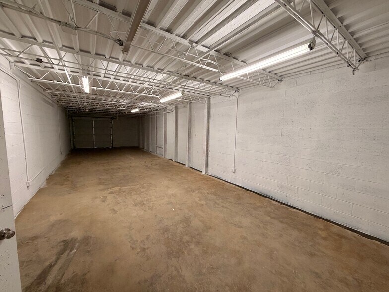 More Photos Of 5000 Steubenville Pike, McKees Rocks Warehouse For Lease