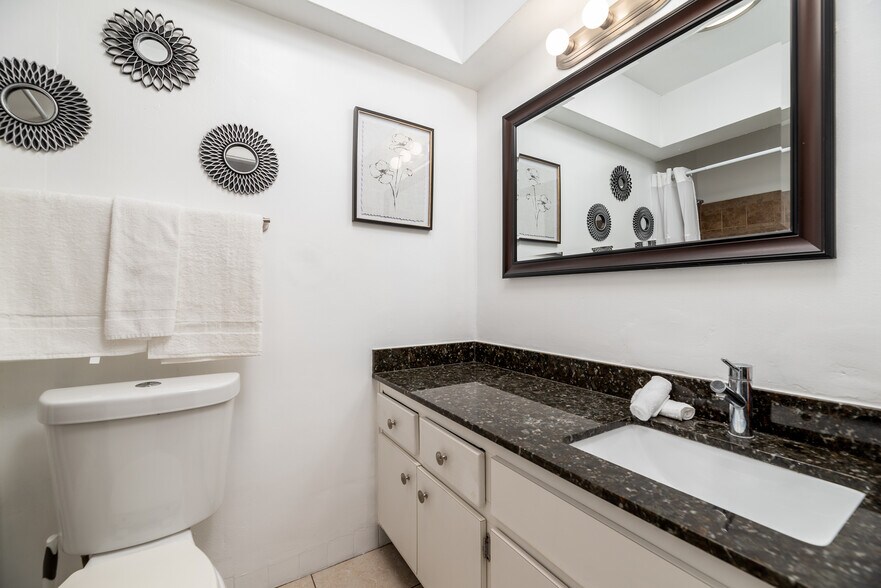 More Photos Of 820 NE 21st Dr, Wilton Manors Apartments For Sale