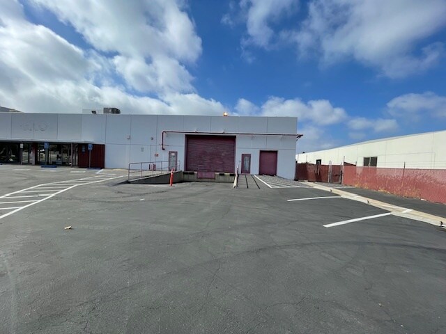 More Photos Of 1917-1921 E Mariposa Ave, El Segundo Warehouse For Lease