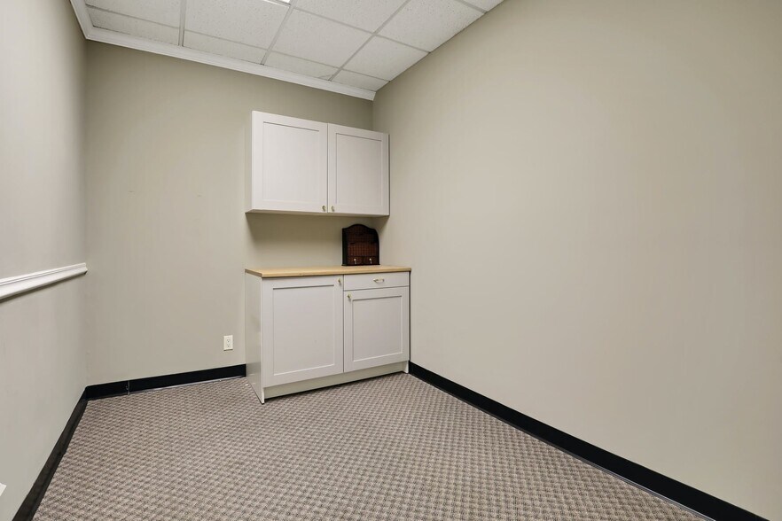 More Photos Of 45 N Village Ave, Rockville Centre Office For Sale